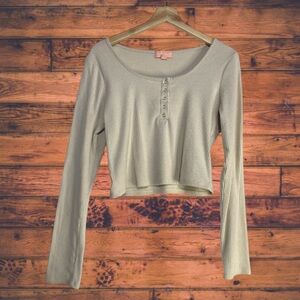 5 for $25🔥Charming Charlie's Ivory Cropped‎ T-Shirt Large